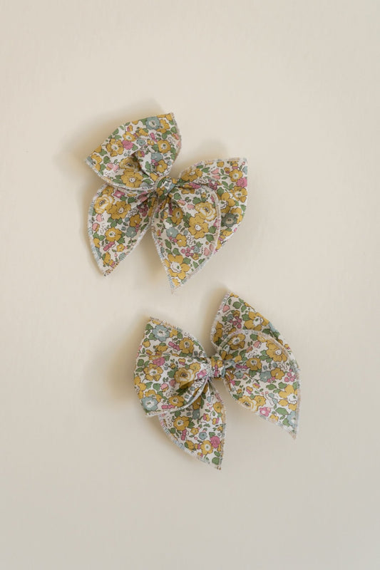Small Fable Bow ~ Blossom - Renny & Blu