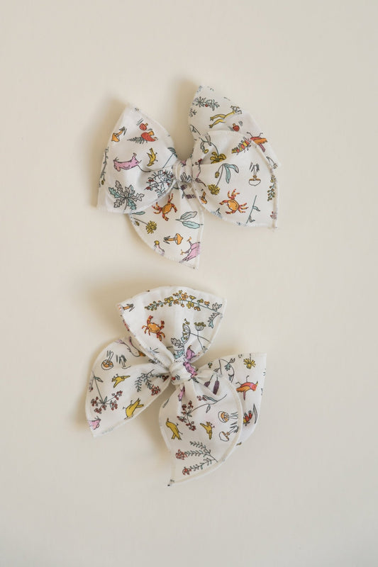 Small Fable Bow ~ Cottage - Renny & Blu
