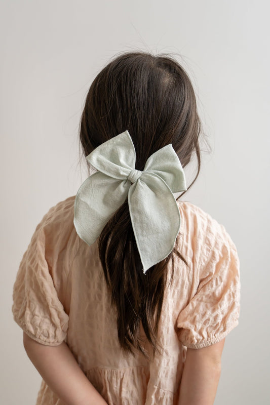 Small Fable Bow ~ pastel green - Renny & Blu